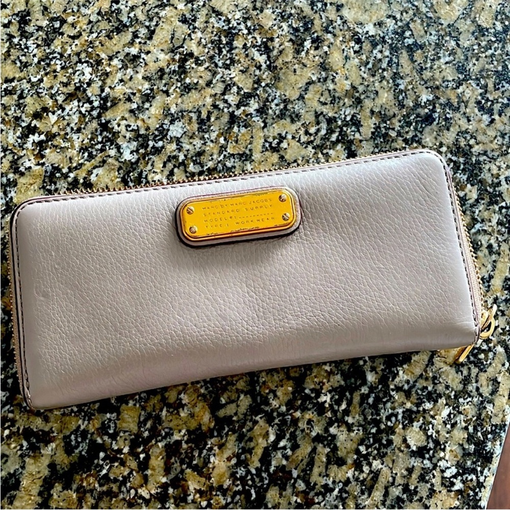 Marc Jacobs Beige Leather Wallet